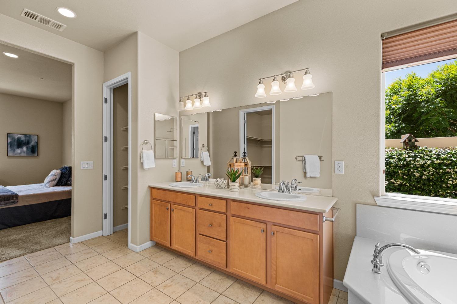 Detail Gallery Image 22 of 82 For 1392 Mill Run Ct, Manteca,  CA 95336 - 3 Beds | 2 Baths