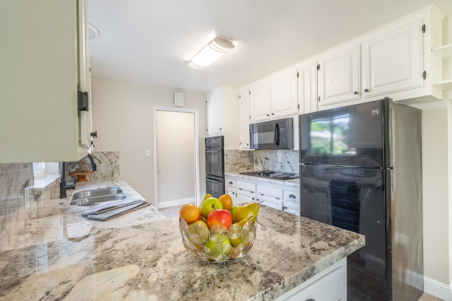 Louise Avenue, Modesto, California image 7