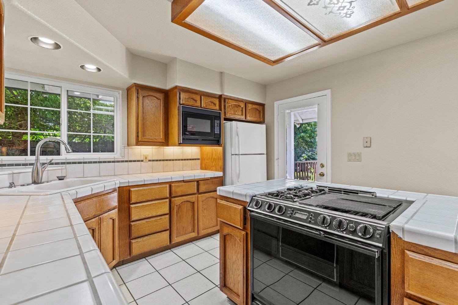 Detail Gallery Image 29 of 42 For 1840 Saratoga Ct, Yuba City,  CA 95993 - 3 Beds | 2 Baths