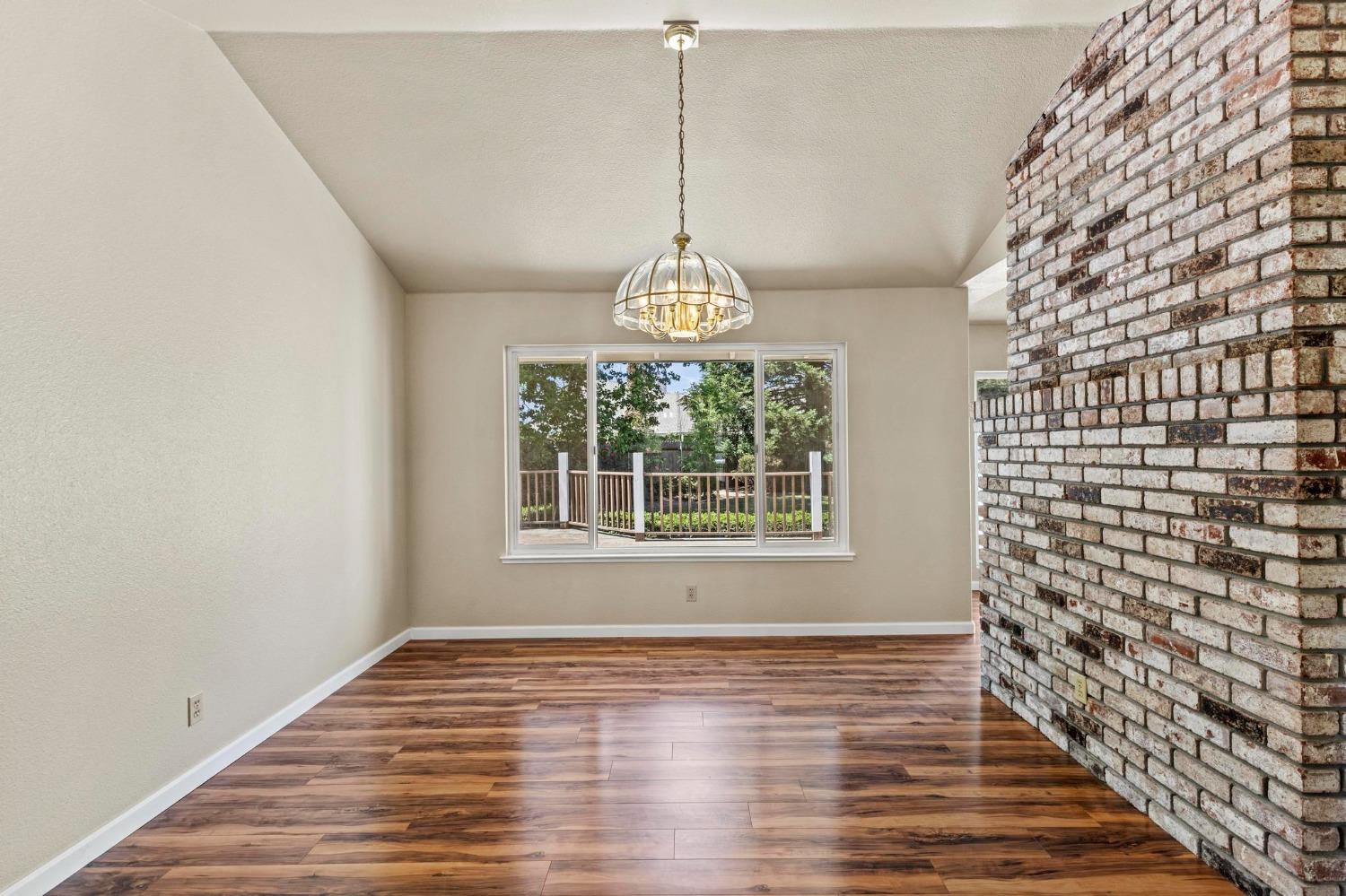 Detail Gallery Image 10 of 42 For 1840 Saratoga Ct, Yuba City,  CA 95993 - 3 Beds | 2 Baths