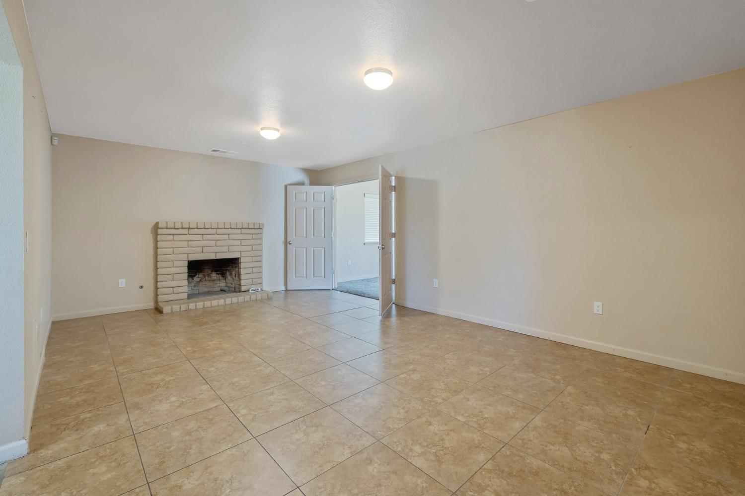 Detail Gallery Image 27 of 38 For 709 Shasta Dr, Hanford,  CA 93230 - 4 Beds | 2 Baths