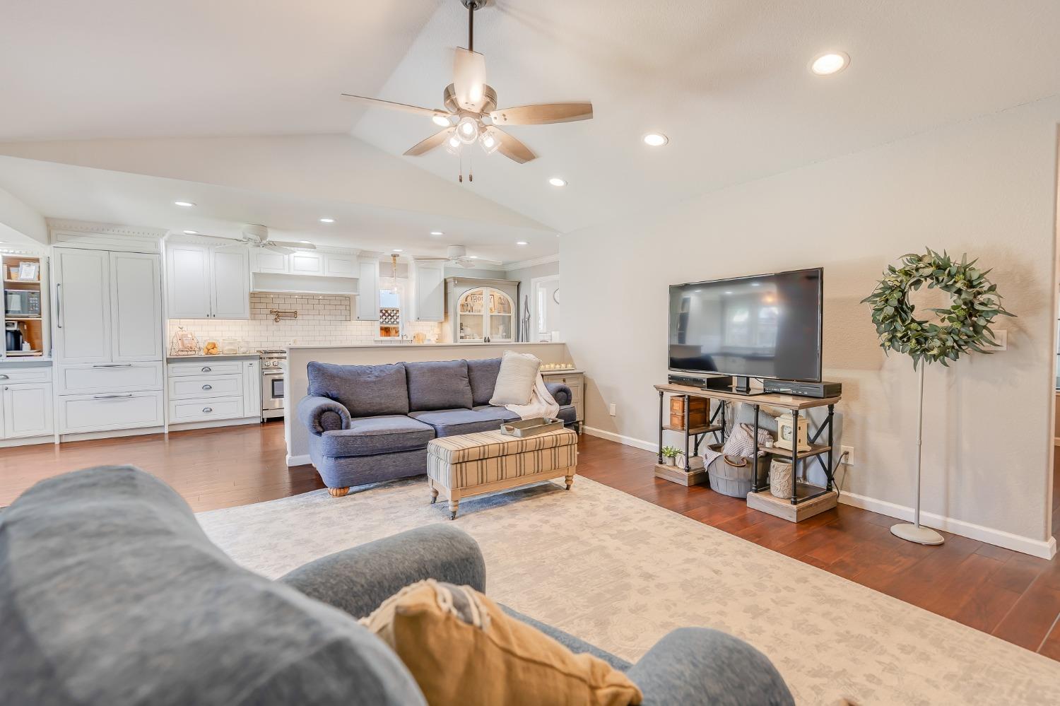 Detail Gallery Image 31 of 63 For 2028 Princeton Ct, Los Banos,  CA 93635 - 3 Beds | 2 Baths