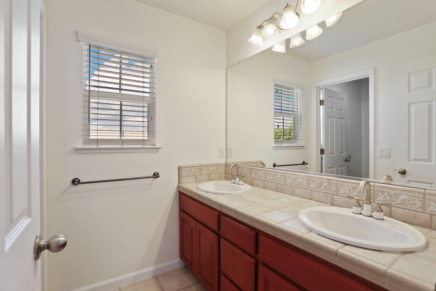 Detail Gallery Image 21 of 26 For 2340 Etcheverry Dr, Stockton,  CA 95212 - 5 Beds | 3 Baths