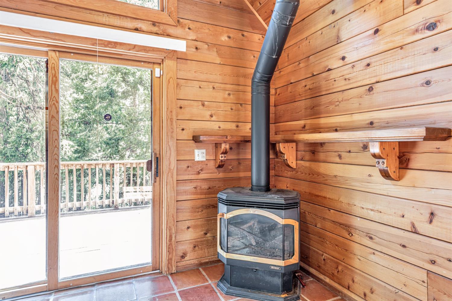 Detail Gallery Image 9 of 51 For 18008 N Mace Dr, Pioneer,  CA 95666 - 2 Beds | 3/1 Baths