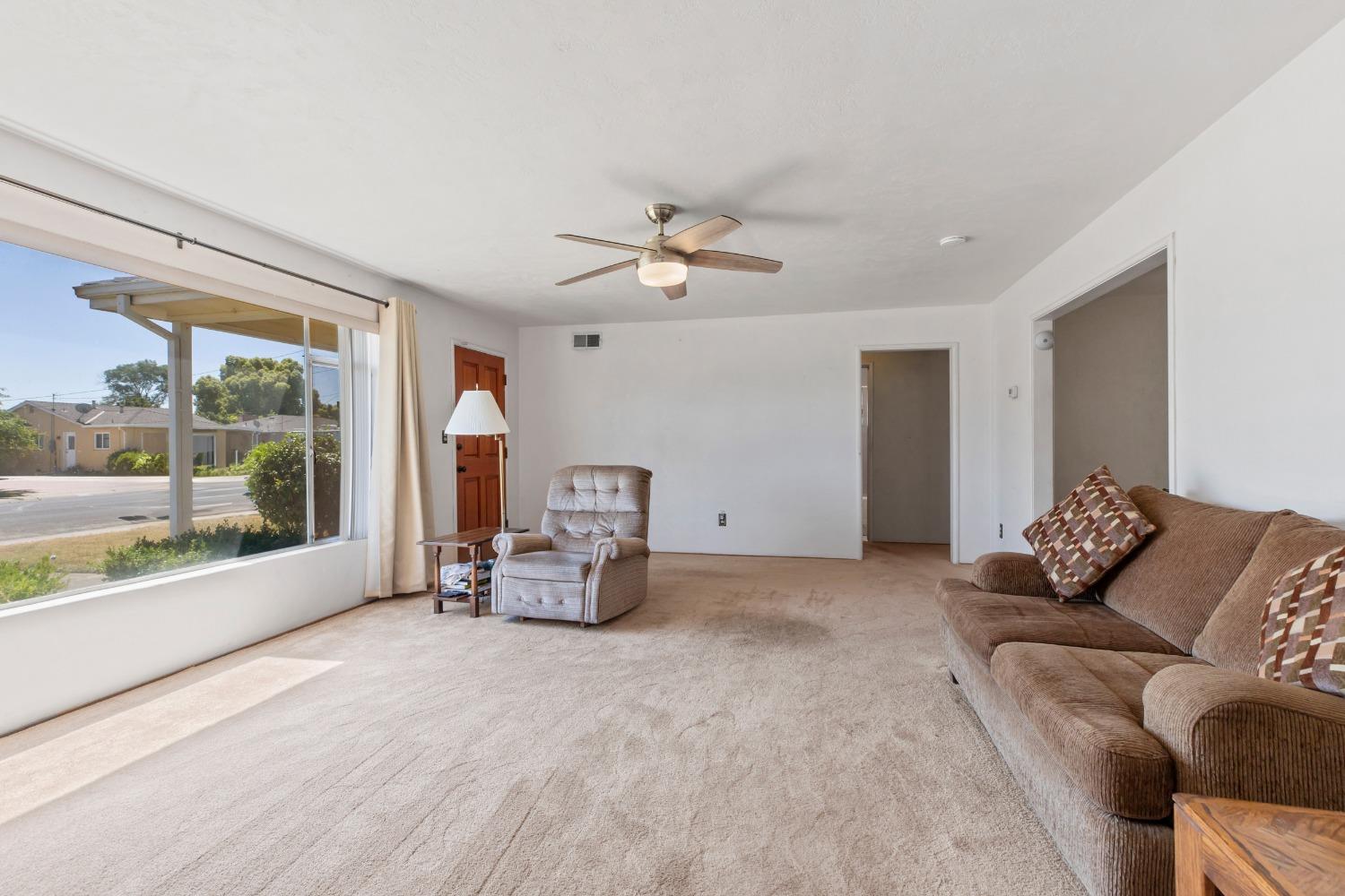 Detail Gallery Image 8 of 42 For 515 Locust Ave, Manteca,  CA 95337 - 3 Beds | 2 Baths