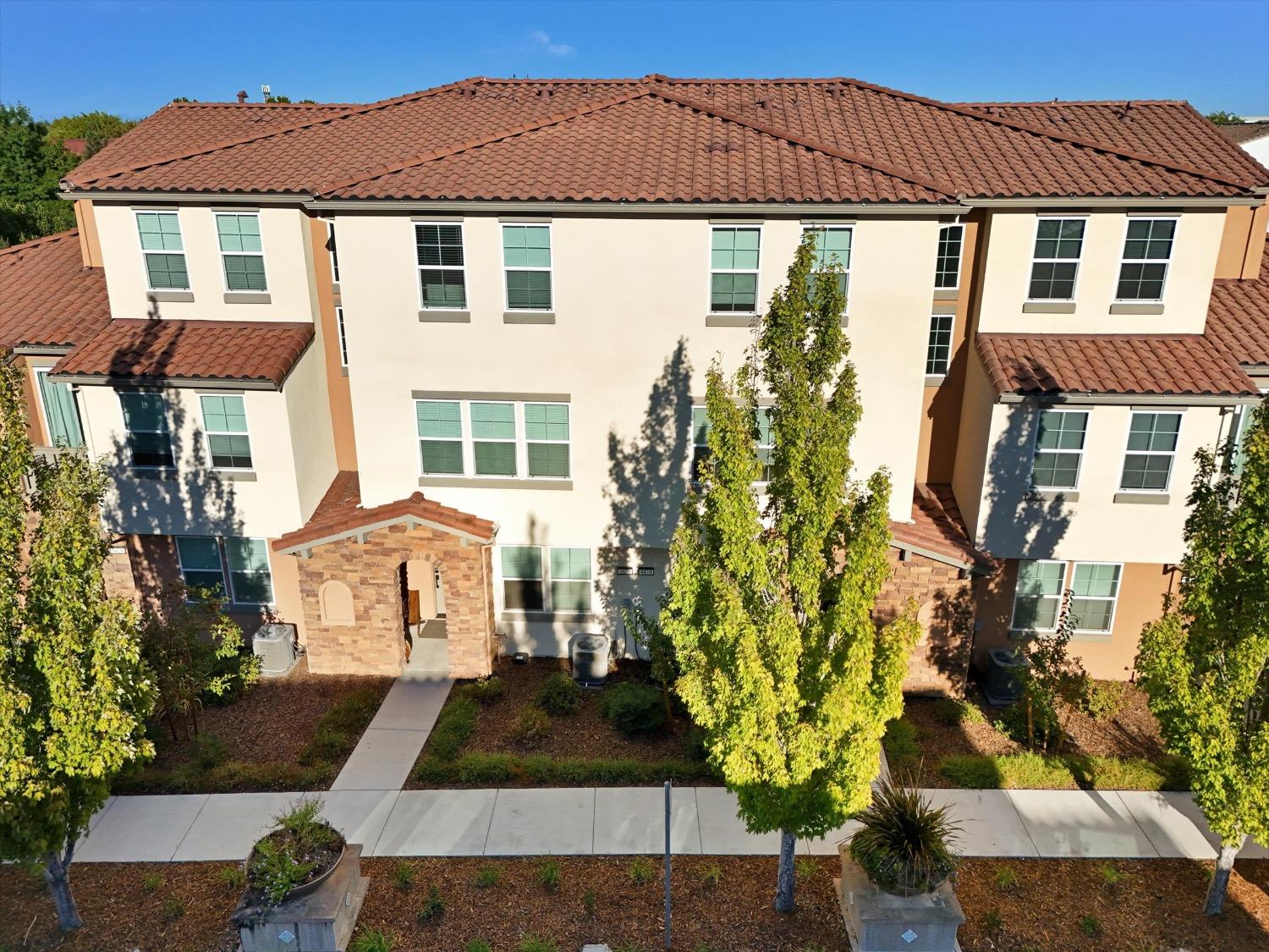 Detail Gallery Image 7 of 97 For 4474 Louvre Ln, Sacramento,  CA 95834 - 4 Beds | 3/1 Baths