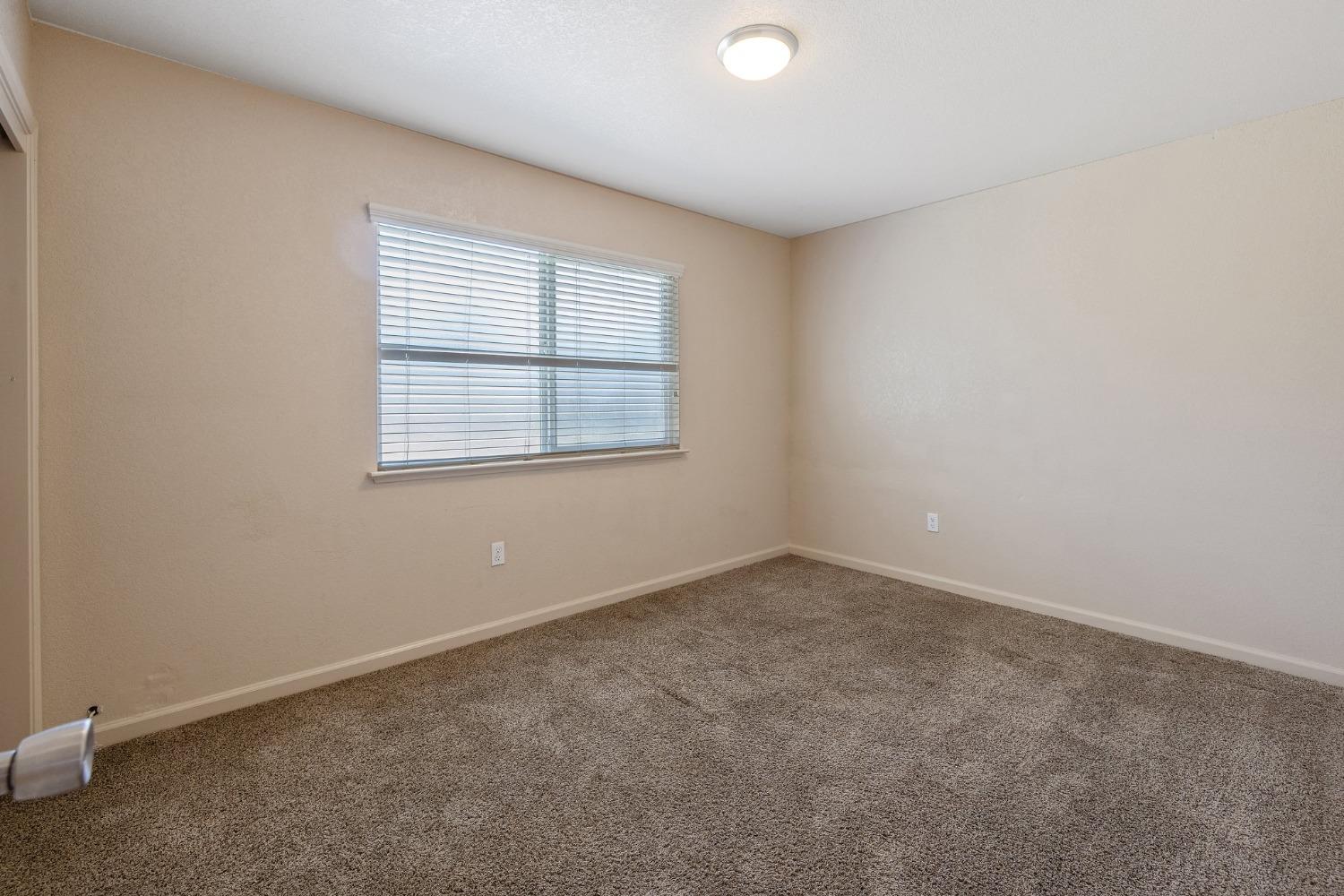 Detail Gallery Image 21 of 38 For 709 Shasta Dr, Hanford,  CA 93230 - 4 Beds | 2 Baths