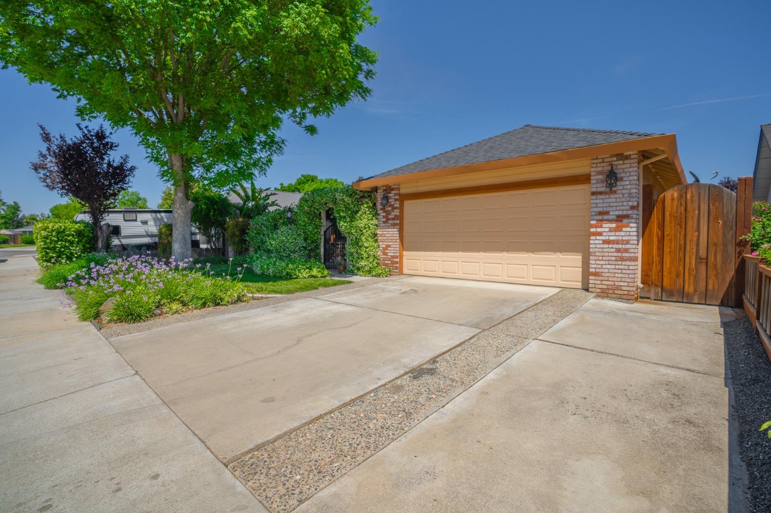Detail Gallery Image 3 of 63 For 2028 Princeton Ct, Los Banos,  CA 93635 - 3 Beds | 2 Baths