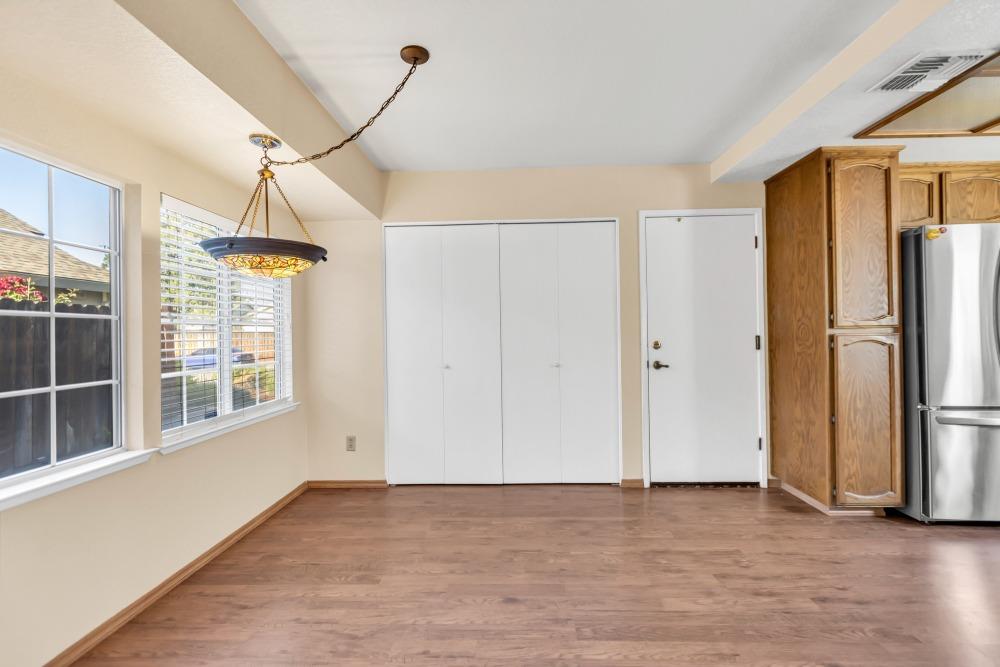 Detail Gallery Image 7 of 38 For 8068 Cardale Way, Sacramento,  CA 95829 - 3 Beds | 2 Baths