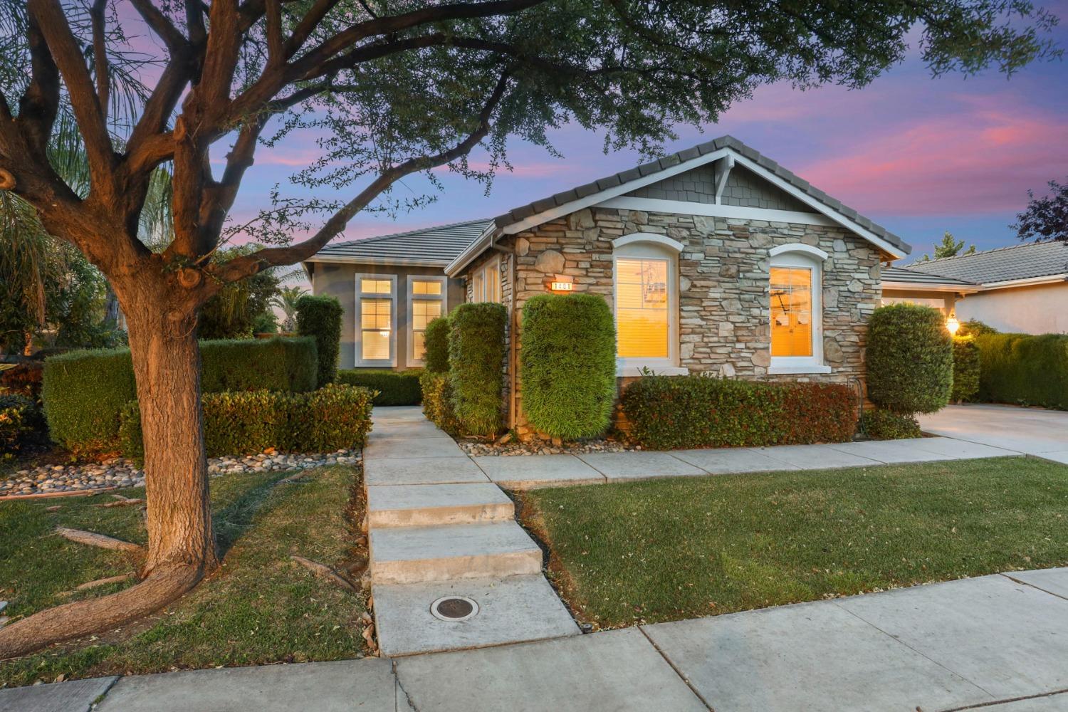 Detail Gallery Image 1 of 38 For 1401 Oasis Ln, Patterson,  CA 95363 - 4 Beds | 2/1 Baths