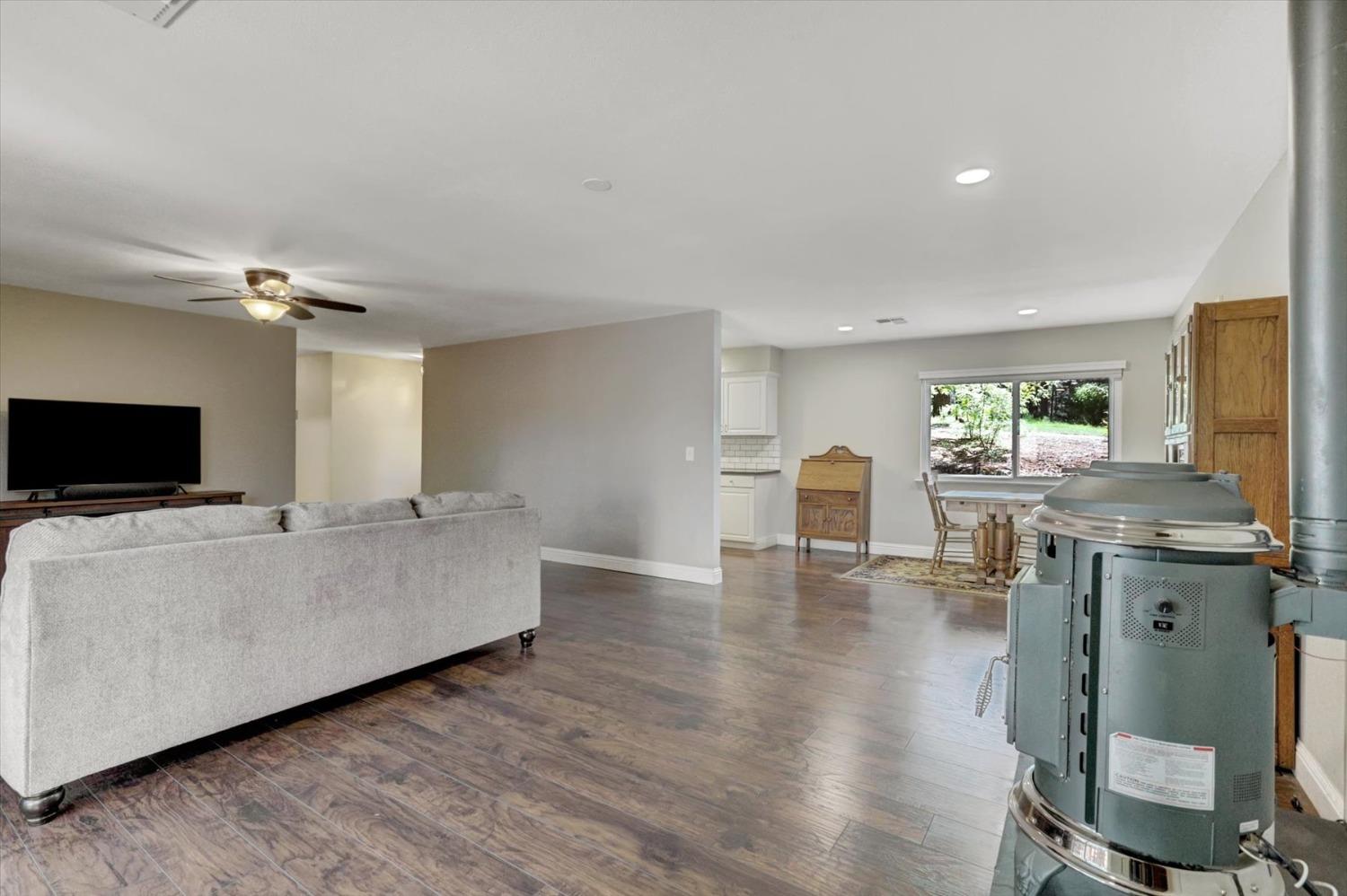 Detail Gallery Image 10 of 75 For 10286 Sugar Pine Ct, Grass Valley,  CA 95949 - 3 Beds | 2 Baths
