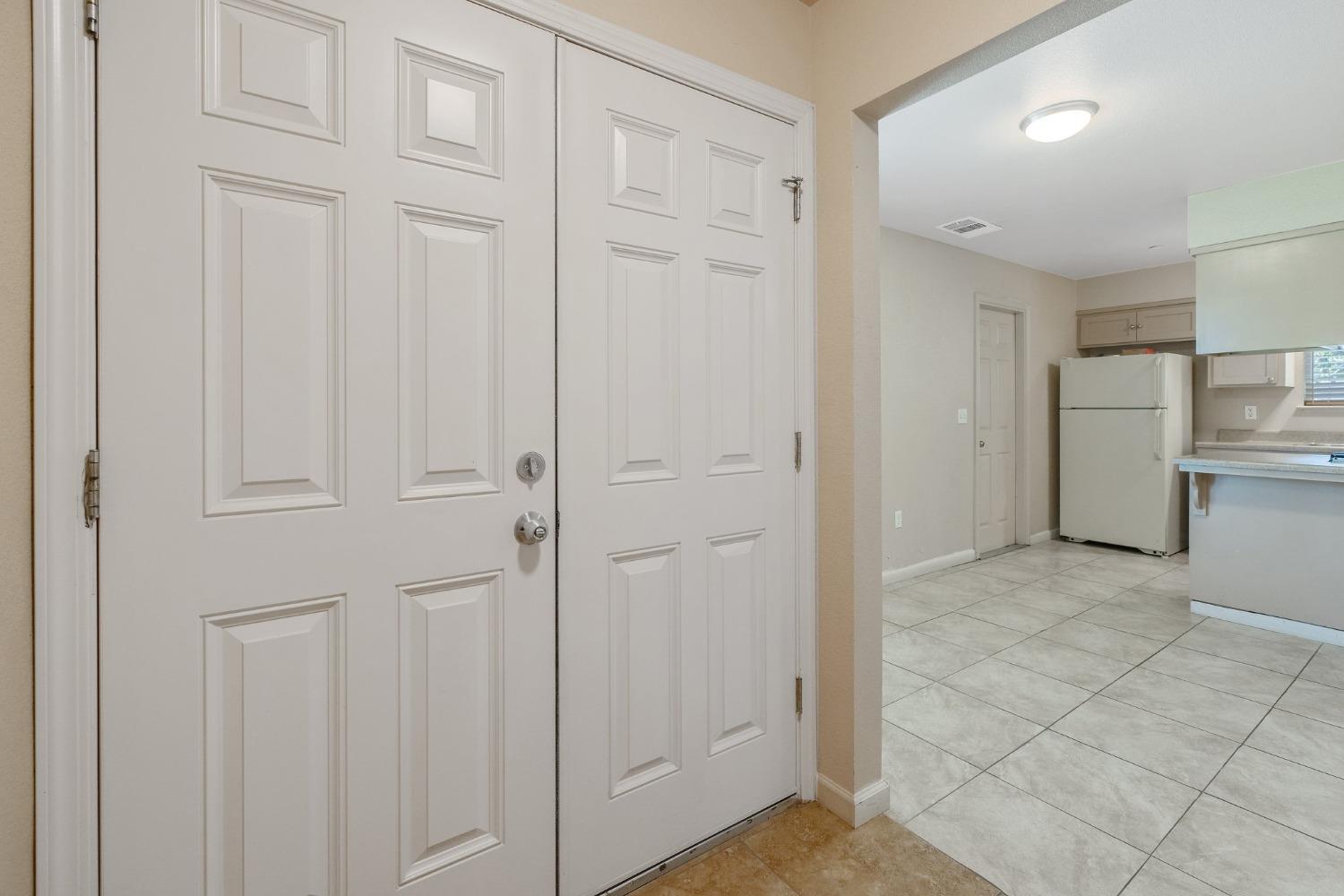 Detail Gallery Image 5 of 38 For 709 Shasta Dr, Hanford,  CA 93230 - 4 Beds | 2 Baths