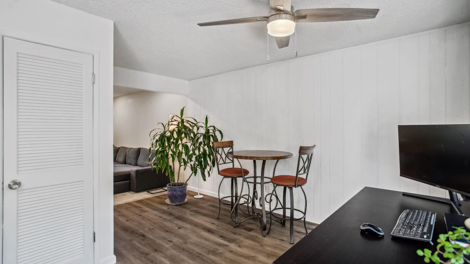 Detail Gallery Image 15 of 39 For 8903 Salmon Falls Dr #B,  Sacramento,  CA 95826 - 4 Beds | 2/1 Baths