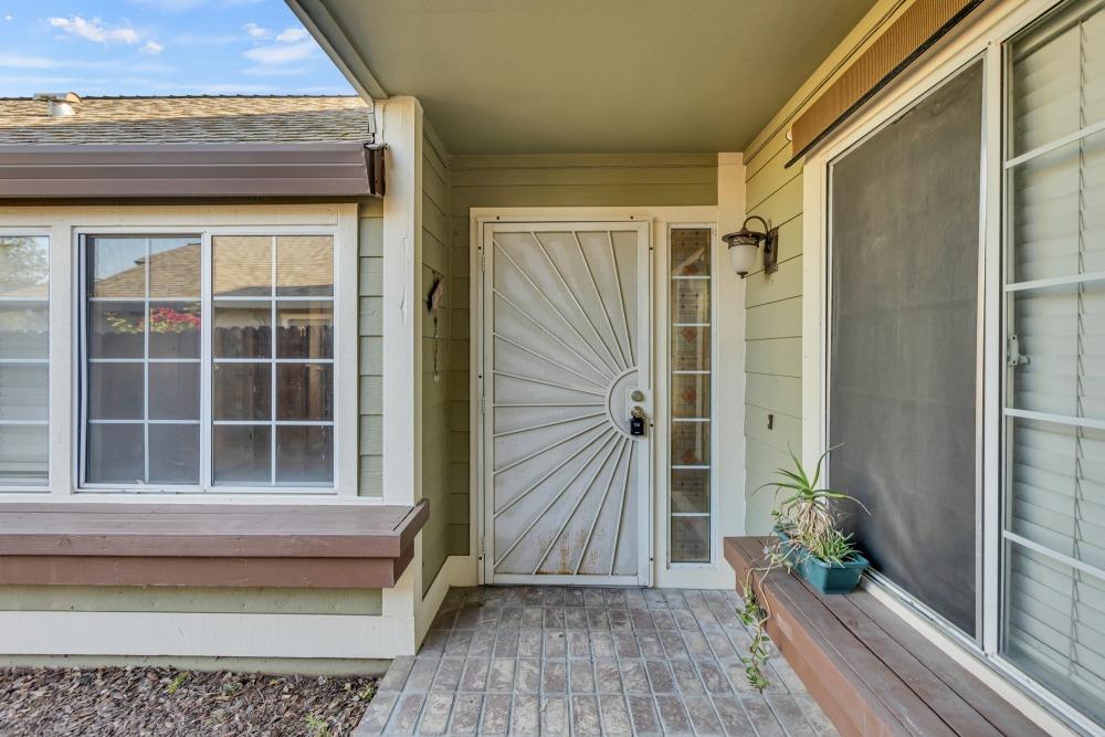 Detail Gallery Image 6 of 38 For 8068 Cardale Way, Sacramento,  CA 95829 - 3 Beds | 2 Baths