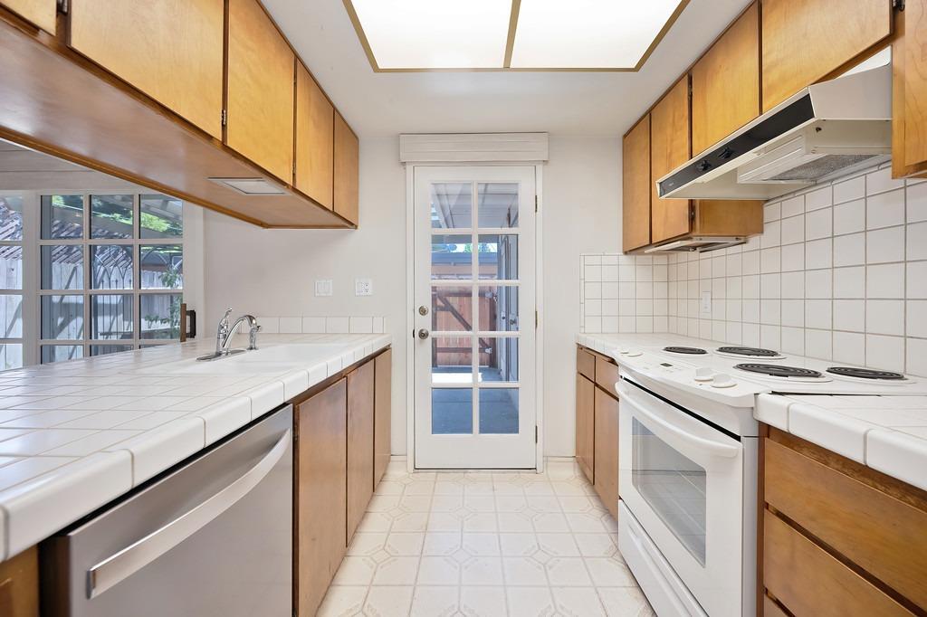 Detail Gallery Image 16 of 37 For 7558 Fairway Two Ave, Fair Oaks,  CA 95628 - 3 Beds | 2/1 Baths