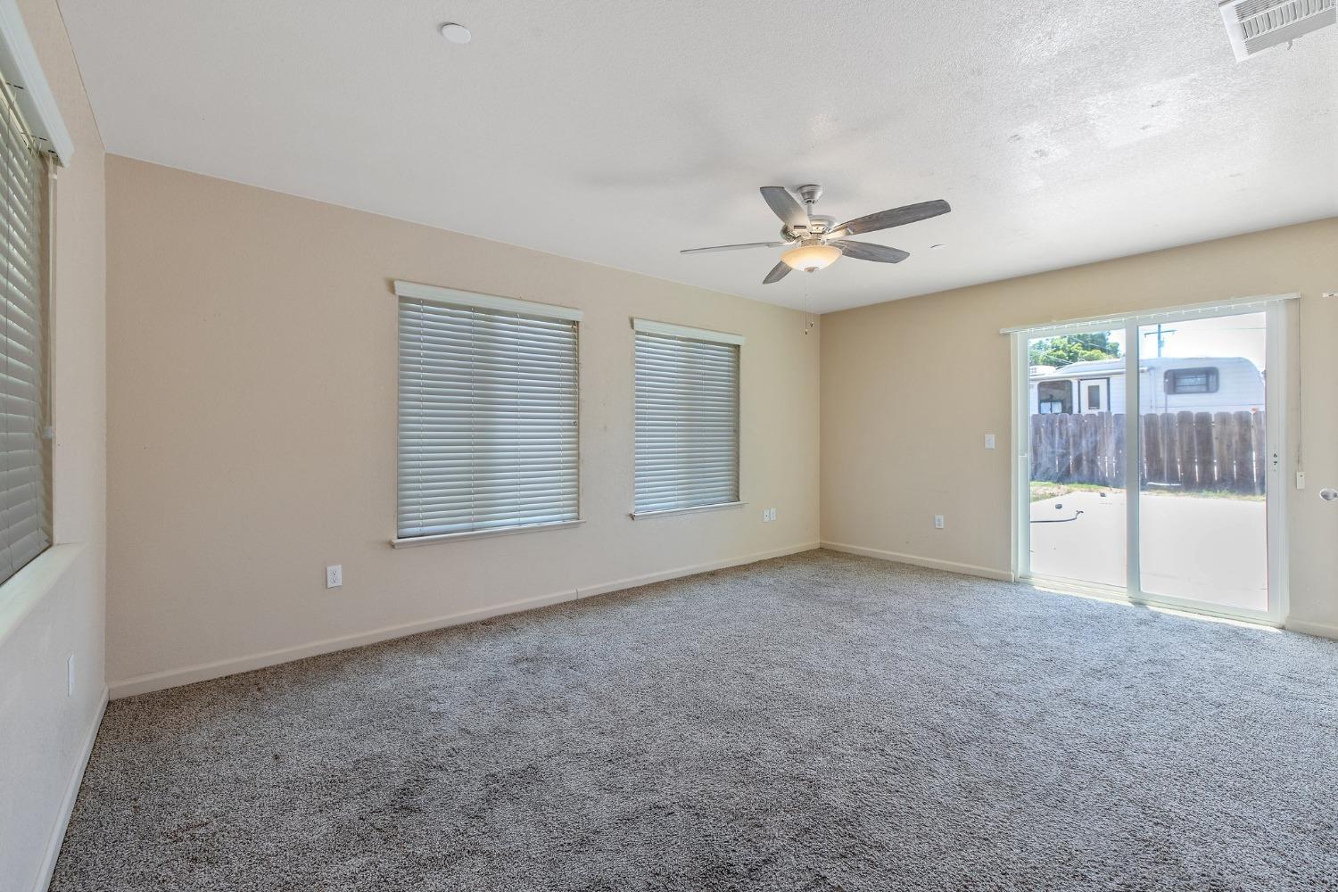 Detail Gallery Image 30 of 38 For 709 Shasta Dr, Hanford,  CA 93230 - 4 Beds | 2 Baths