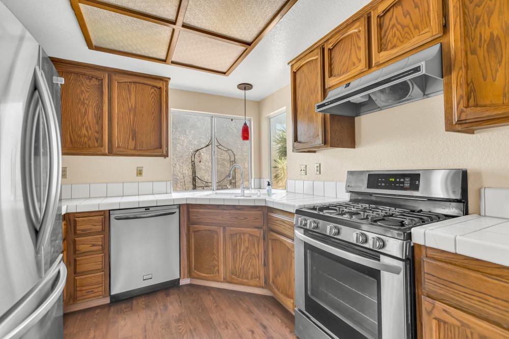 Detail Gallery Image 10 of 38 For 8068 Cardale Way, Sacramento,  CA 95829 - 3 Beds | 2 Baths