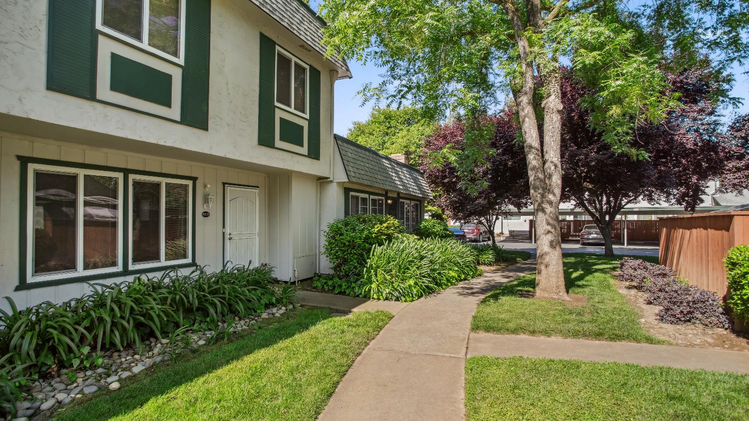 Detail Gallery Image 33 of 39 For 8903 Salmon Falls Dr #B,  Sacramento,  CA 95826 - 4 Beds | 2/1 Baths