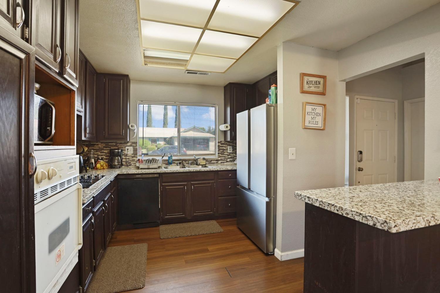 Detail Gallery Image 8 of 35 For 1122 Morning Dew Pl, Stockton,  CA 95210 - 3 Beds | 2/1 Baths