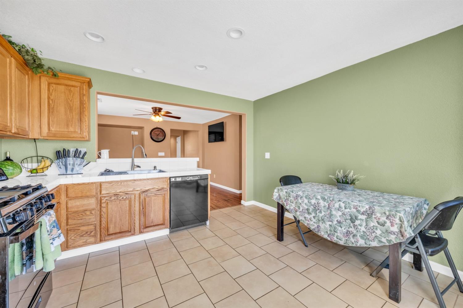 Detail Gallery Image 19 of 47 For 1684 Valley Meadows Dr, Olivehurst,  CA 95961 - 3 Beds | 2 Baths