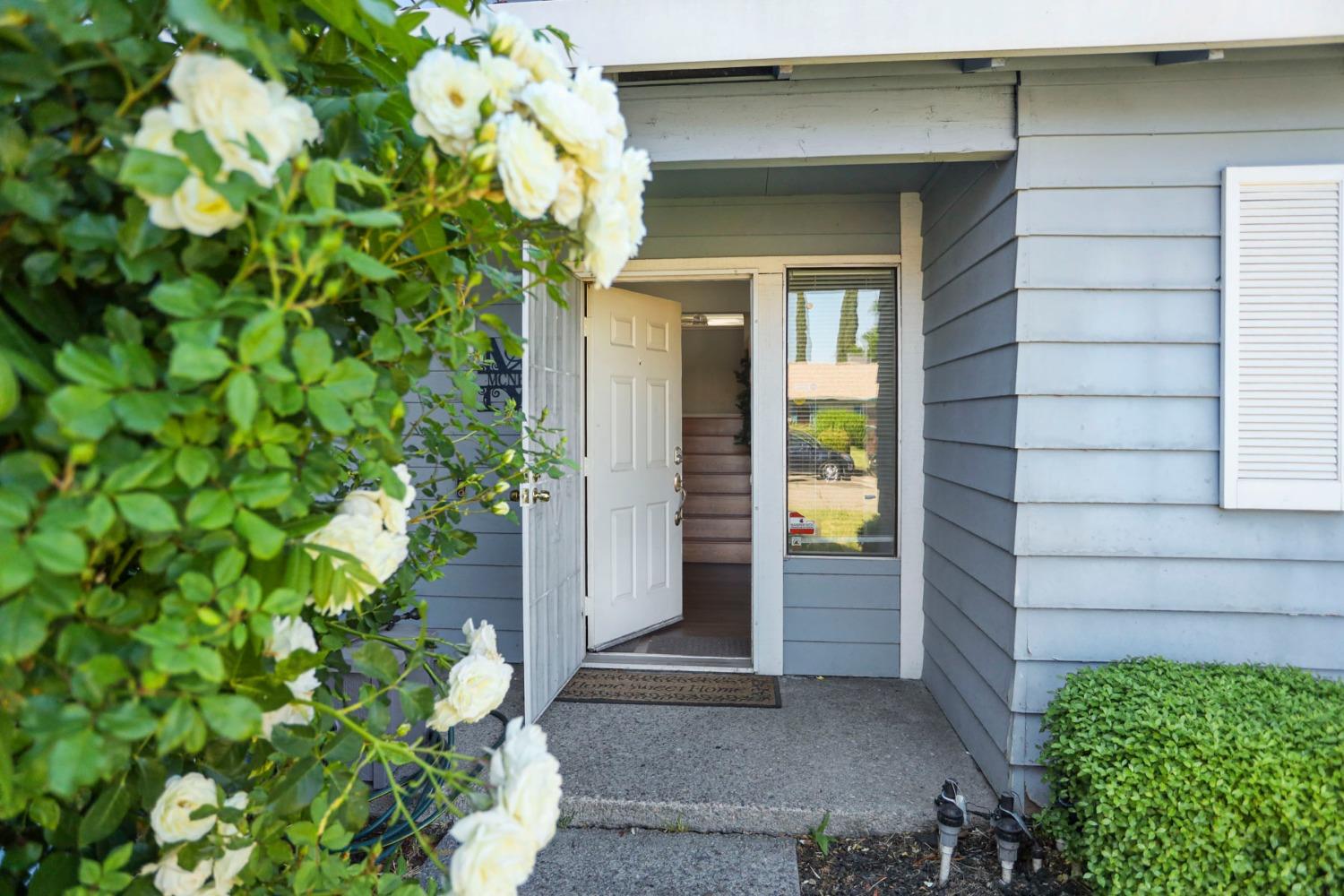 Detail Gallery Image 3 of 35 For 1122 Morning Dew Pl, Stockton,  CA 95210 - 3 Beds | 2/1 Baths