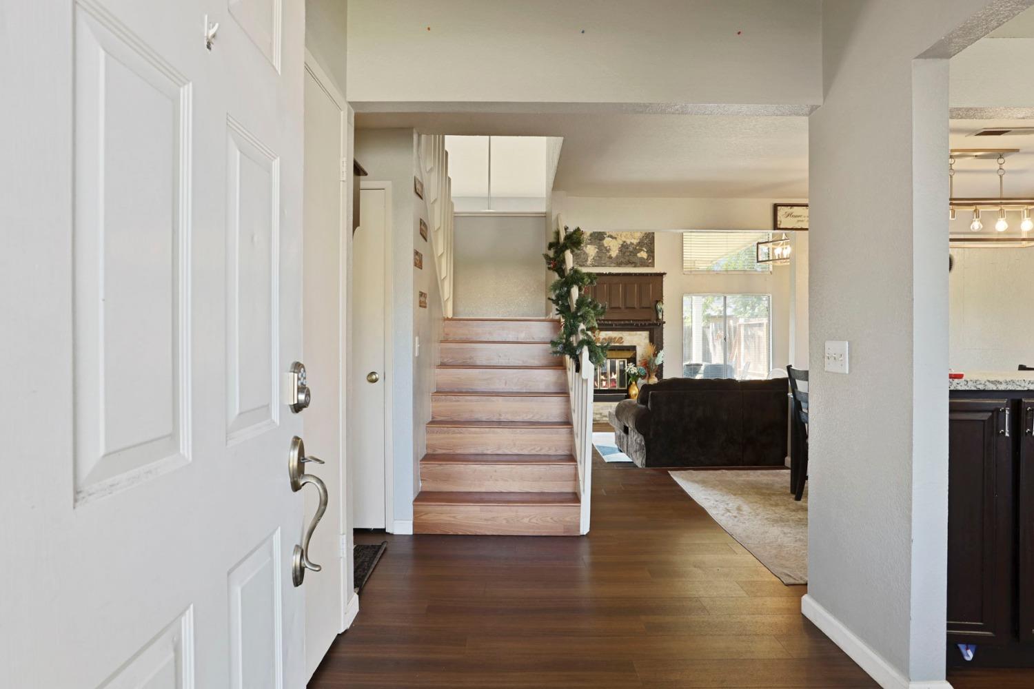 Detail Gallery Image 4 of 35 For 1122 Morning Dew Pl, Stockton,  CA 95210 - 3 Beds | 2/1 Baths