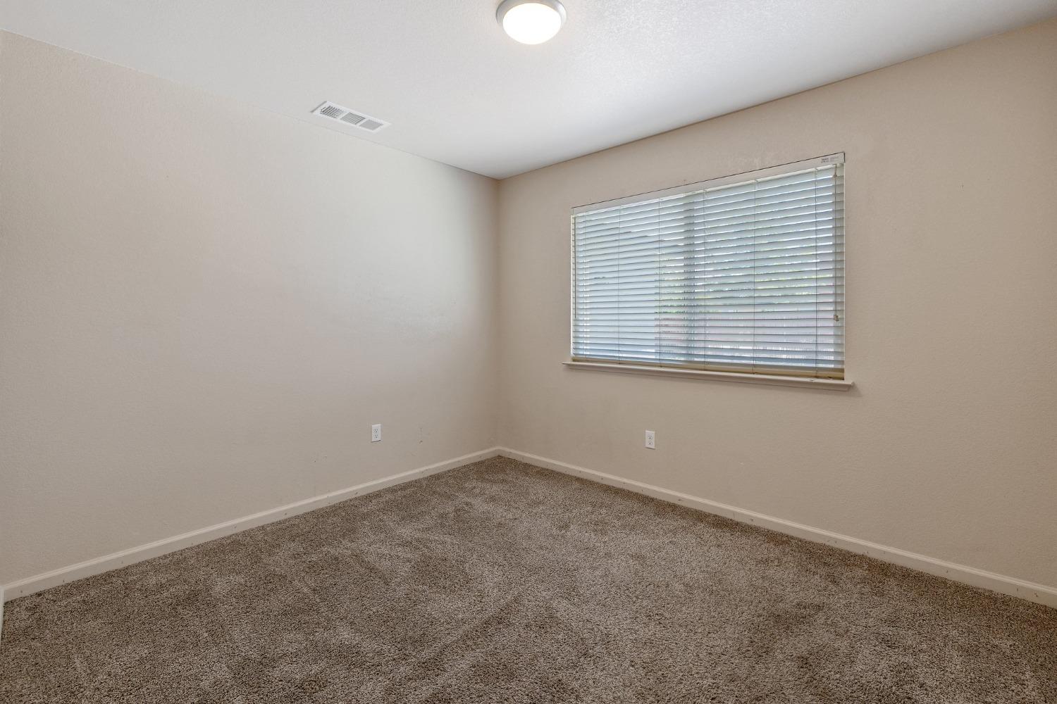 Detail Gallery Image 19 of 38 For 709 Shasta Dr, Hanford,  CA 93230 - 4 Beds | 2 Baths