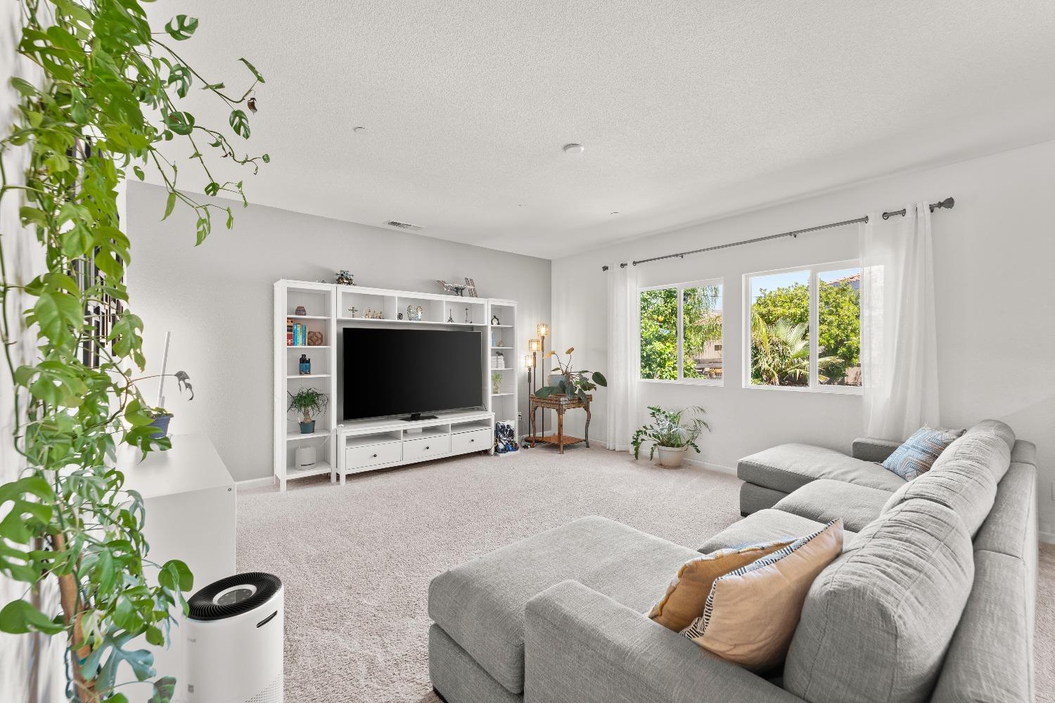 Detail Gallery Image 13 of 49 For 1033 Solstice St, Roseville,  CA 95747 - 4 Beds | 3 Baths