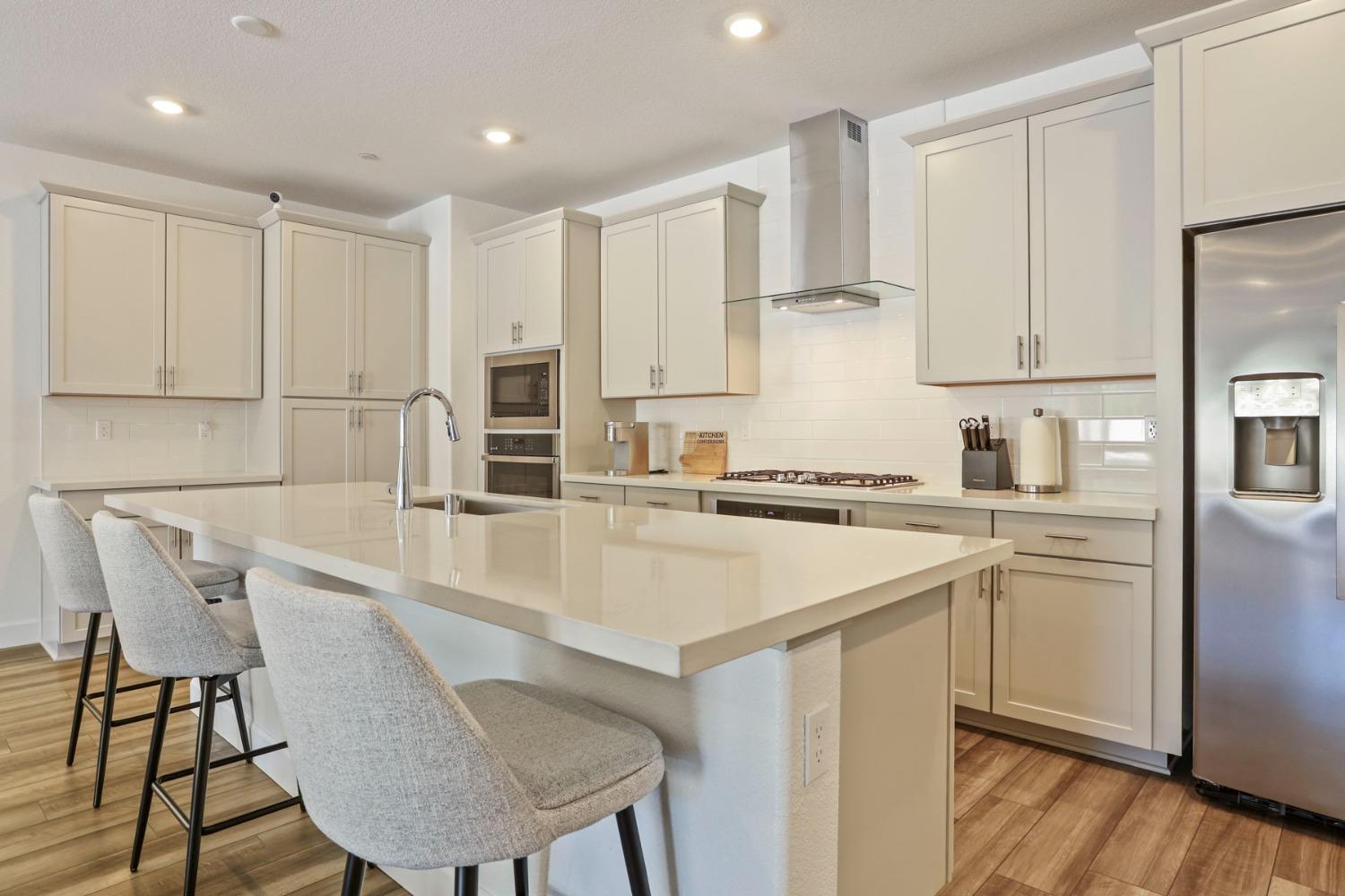 Detail Gallery Image 5 of 51 For 10332 Crab Apple Dr, Stockton,  CA 95219 - 3 Beds | 3 Baths