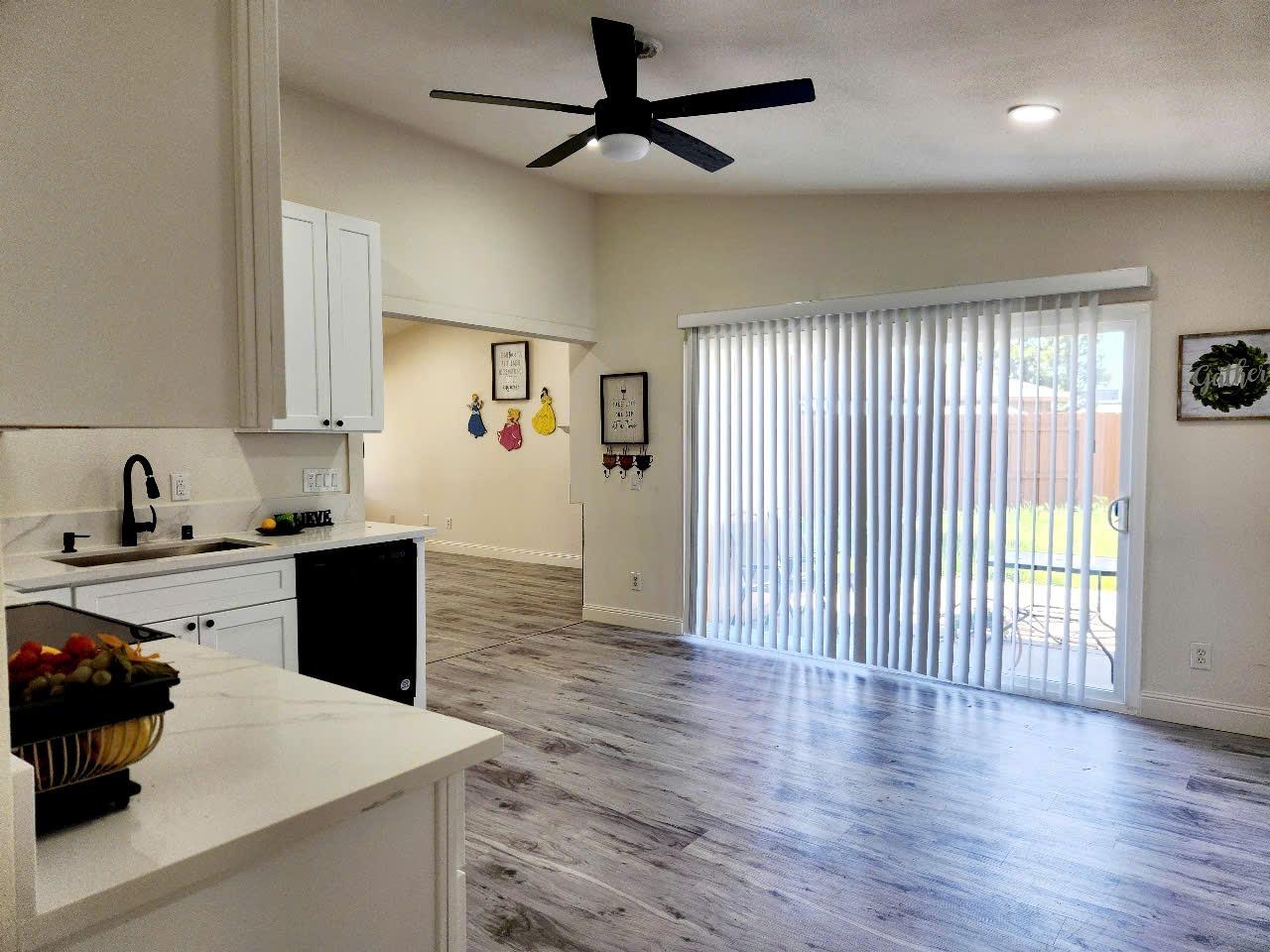 Detail Gallery Image 5 of 24 For 7635 Clover Woods Ct, Sacramento,  CA 95828 - 2 Beds | 2 Baths