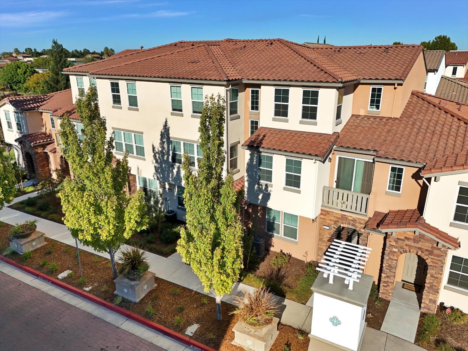 Detail Gallery Image 8 of 97 For 4474 Louvre Ln, Sacramento,  CA 95834 - 4 Beds | 3/1 Baths