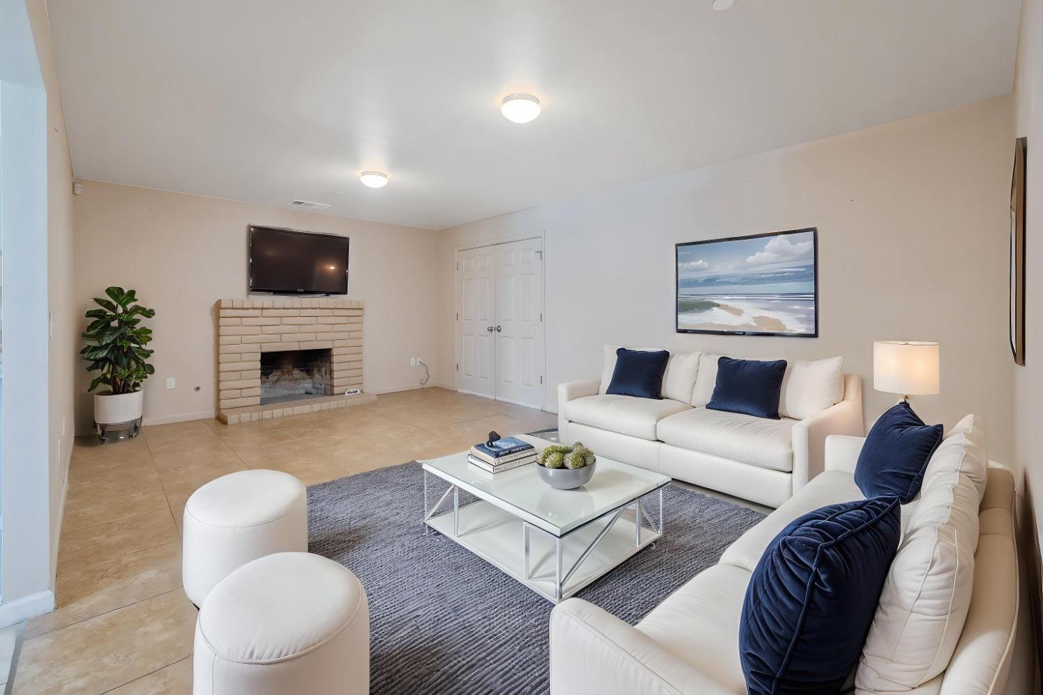 Detail Gallery Image 7 of 38 For 709 Shasta Dr, Hanford,  CA 93230 - 4 Beds | 2 Baths