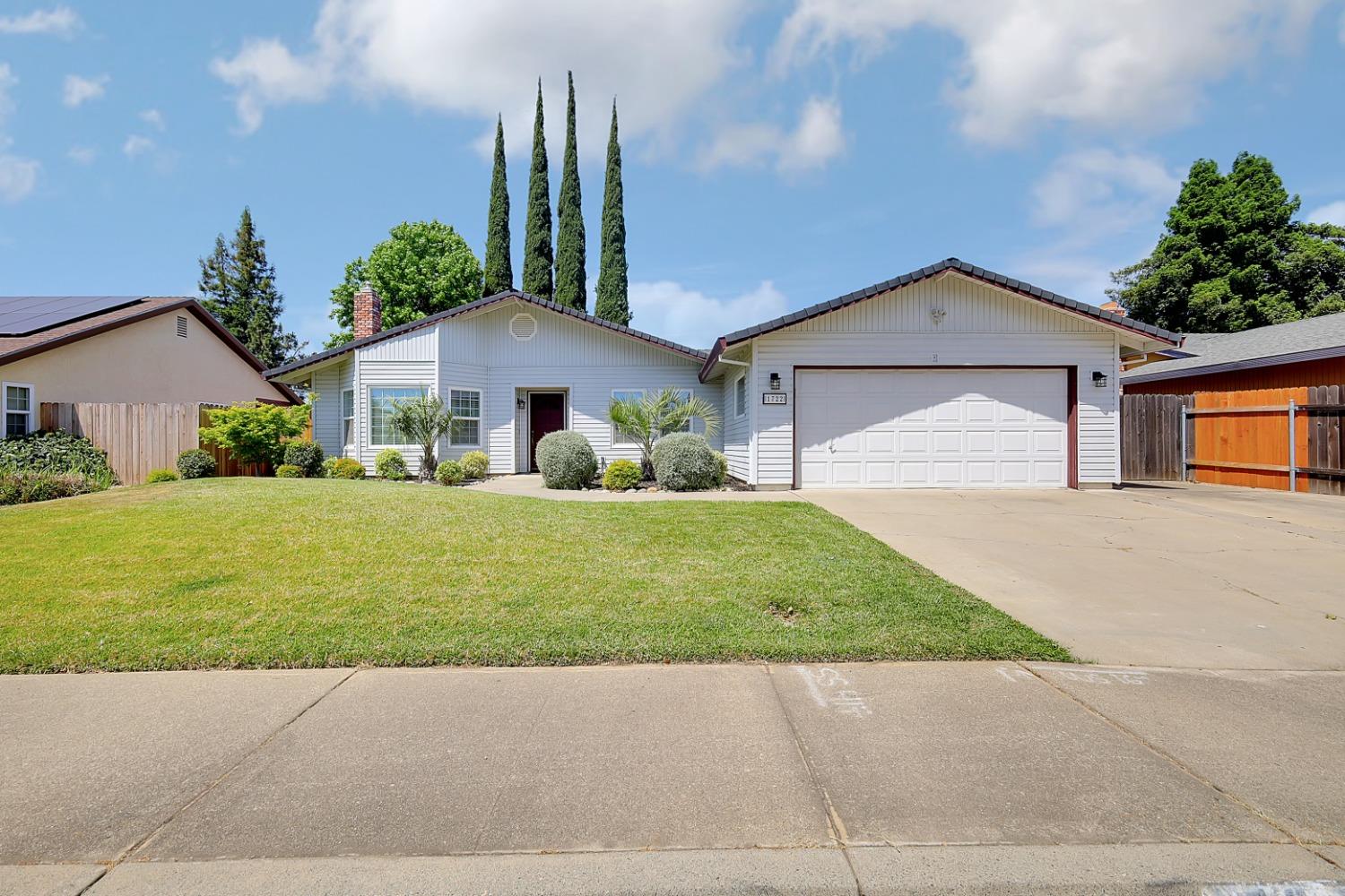 Detail Gallery Image 1 of 24 For 1722 Clark Ave, Yuba City,  CA 95991 - 3 Beds | 2 Baths