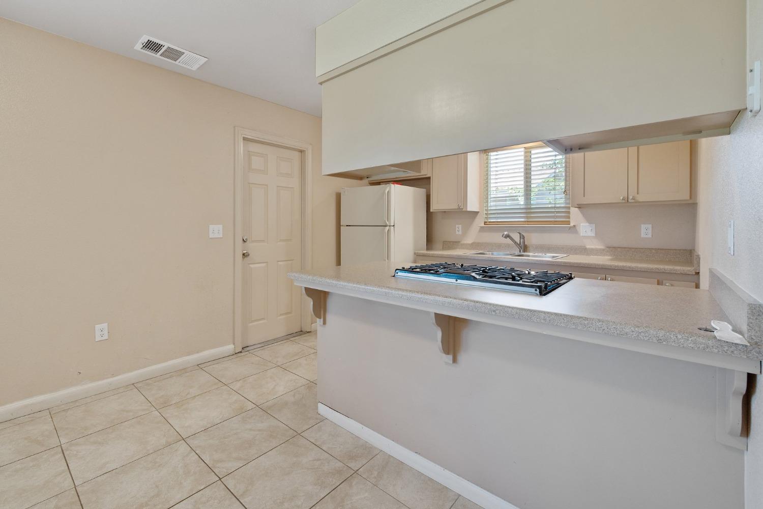 Detail Gallery Image 16 of 38 For 709 Shasta Dr, Hanford,  CA 93230 - 4 Beds | 2 Baths