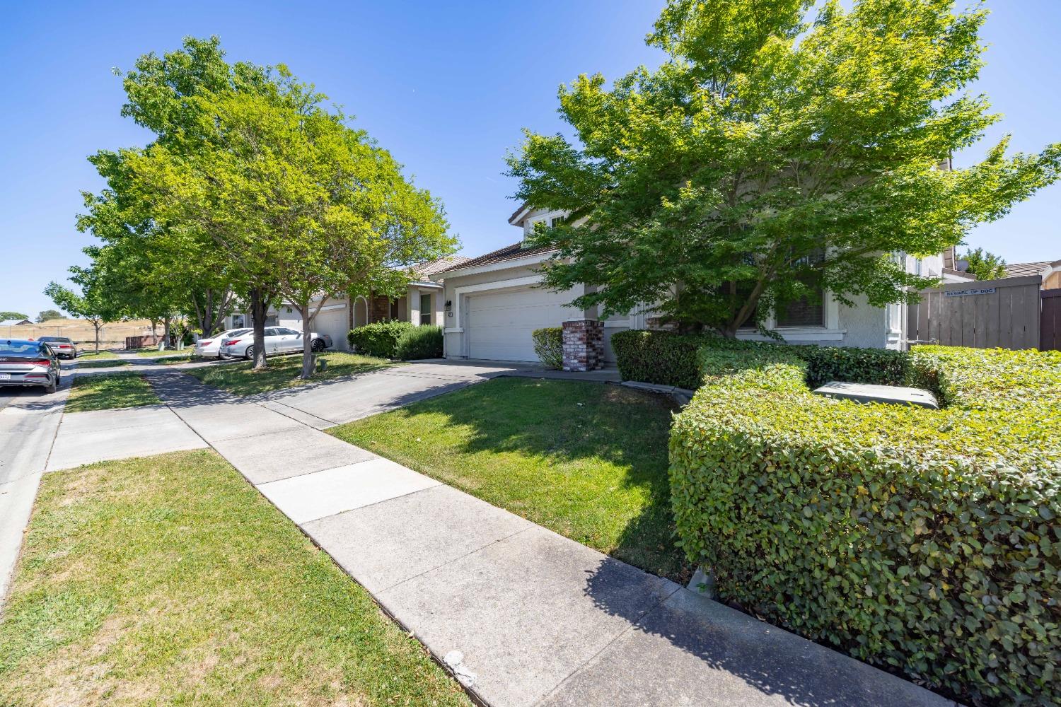 Detail Gallery Image 4 of 36 For 1524 Sandmark Dr, Sacramento,  CA 95835 - 4 Beds | 2 Baths