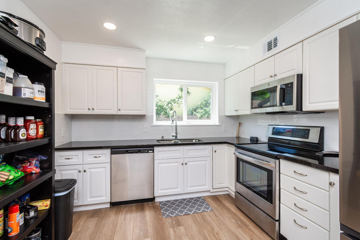 Detail Gallery Image 14 of 48 For 2672 Ellenbrook Dr, Rancho Cordova,  CA 95670 - 3 Beds | 2 Baths