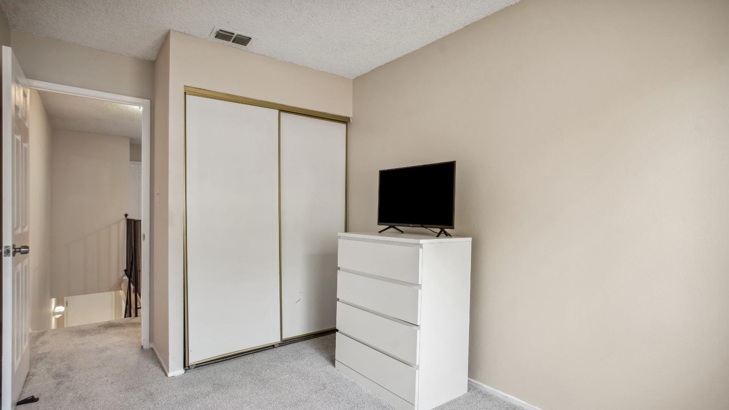 Detail Gallery Image 24 of 39 For 8903 Salmon Falls Dr #B,  Sacramento,  CA 95826 - 4 Beds | 2/1 Baths