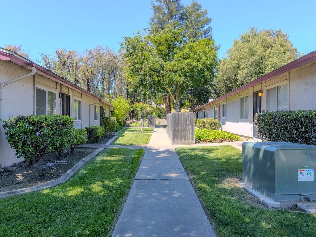 Detail Gallery Image 2 of 22 For 6609 Plymouth Rd, Stockton,  CA 95207 - 2 Beds | 1 Baths
