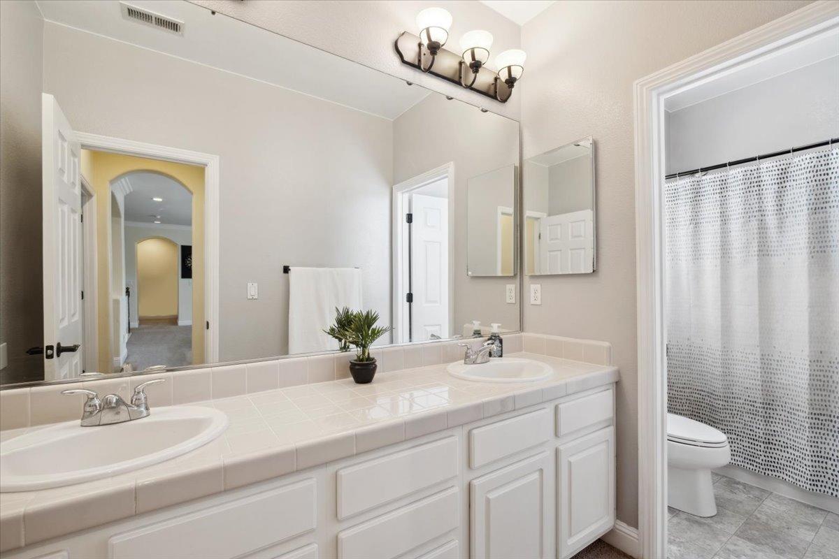 Detail Gallery Image 38 of 49 For 9837 Valgrande Way, Elk Grove,  CA 95757 - 5 Beds | 4 Baths