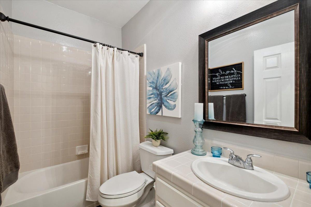 Detail Gallery Image 19 of 49 For 9837 Valgrande Way, Elk Grove,  CA 95757 - 5 Beds | 4 Baths
