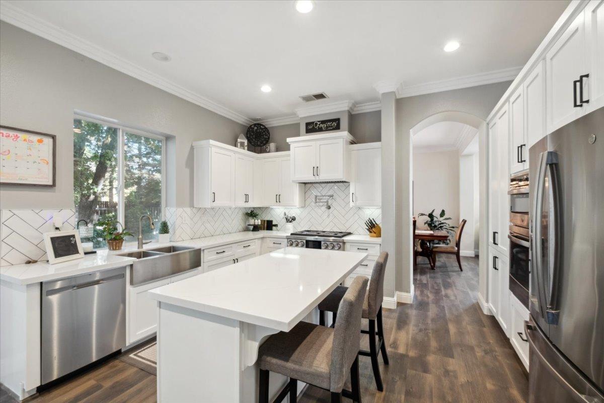 Detail Gallery Image 13 of 49 For 9837 Valgrande Way, Elk Grove,  CA 95757 - 5 Beds | 4 Baths