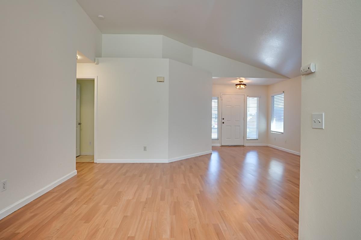 Detail Gallery Image 4 of 12 For 1839 Washo Way, Stockton,  CA 95206 - 4 Beds | 2 Baths