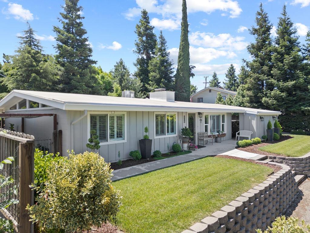 Detail Gallery Image 3 of 46 For 2119 Tioga Ave, Oakdale,  CA 95361 - 3 Beds | 2 Baths