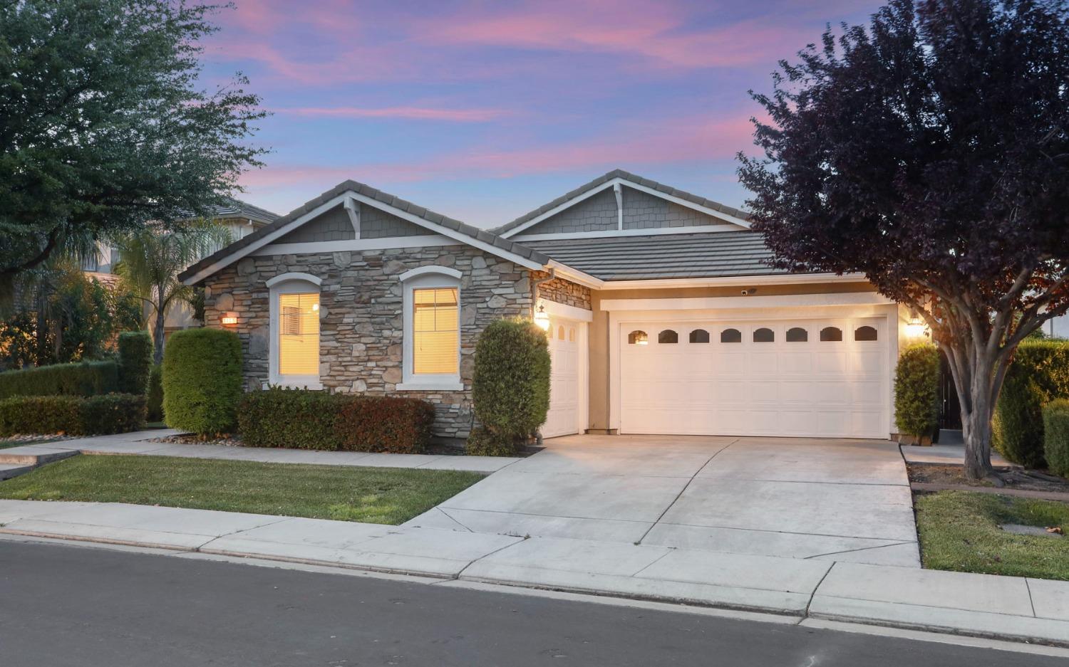 Detail Gallery Image 2 of 38 For 1401 Oasis Ln, Patterson,  CA 95363 - 4 Beds | 2/1 Baths