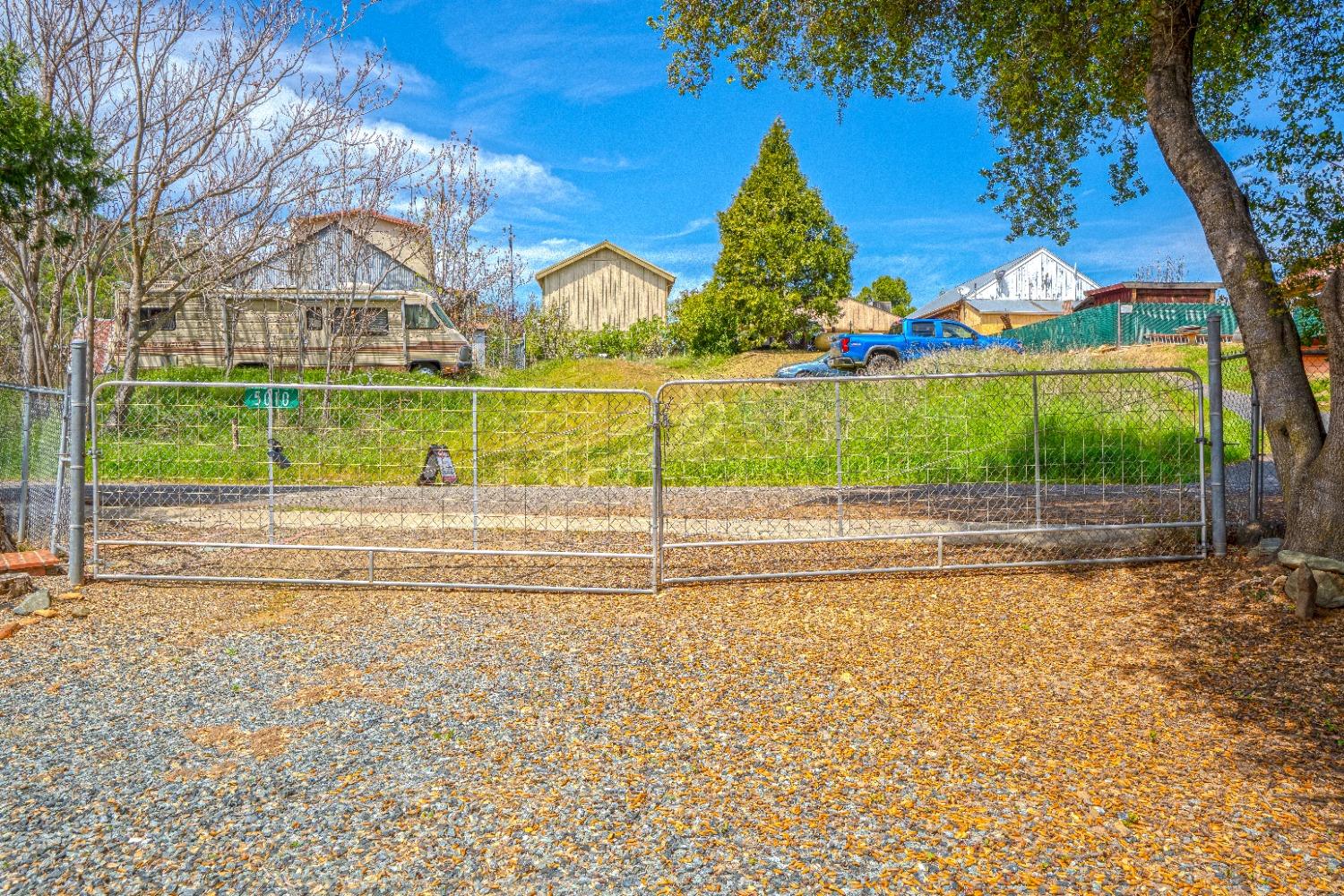 Detail Gallery Image 4 of 55 For 5010 Water St, Coulterville,  CA 95311 - 2 Beds | 2 Baths