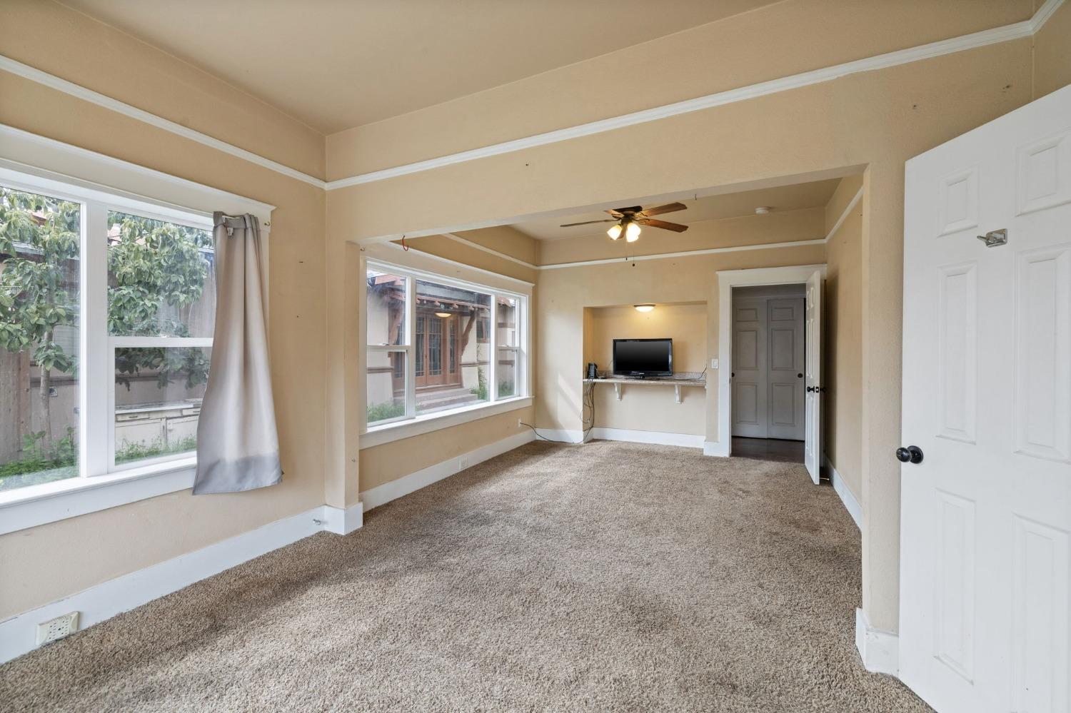 Detail Gallery Image 7 of 11 For 3264 E Kerckhoff Ave, Fresno,  CA 93702 - 3 Beds | 2 Baths