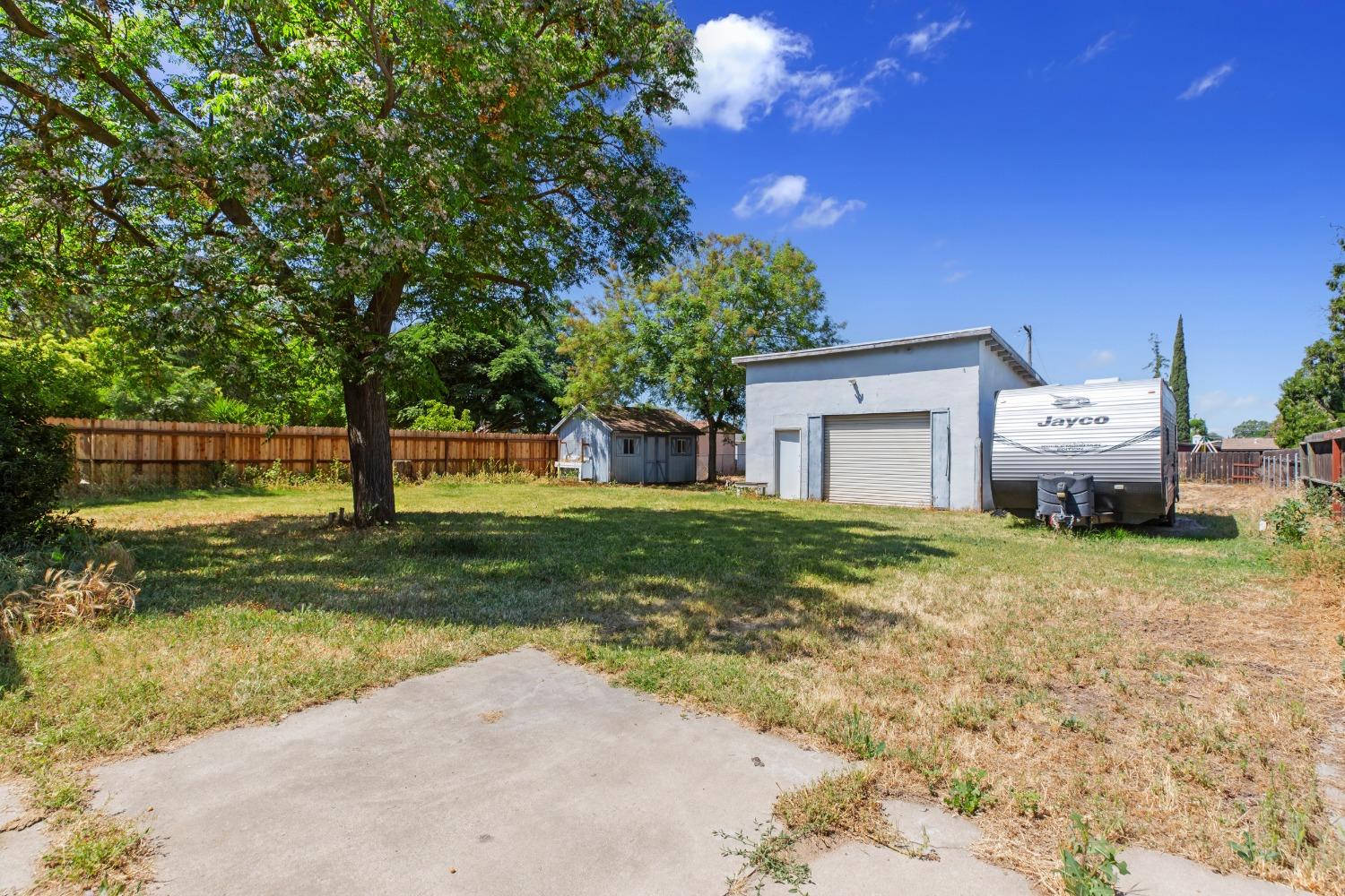 Detail Gallery Image 28 of 42 For 515 Locust Ave, Manteca,  CA 95337 - 3 Beds | 2 Baths