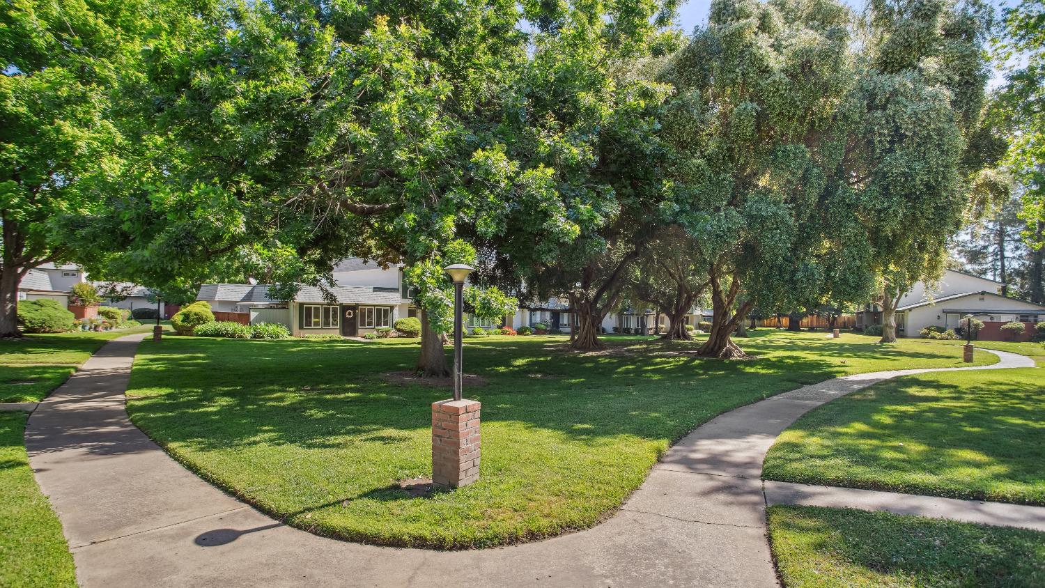 Detail Gallery Image 37 of 39 For 8903 Salmon Falls Dr #B,  Sacramento,  CA 95826 - 4 Beds | 2/1 Baths
