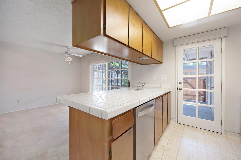 Detail Gallery Image 15 of 37 For 7558 Fairway Two Ave, Fair Oaks,  CA 95628 - 3 Beds | 2/1 Baths