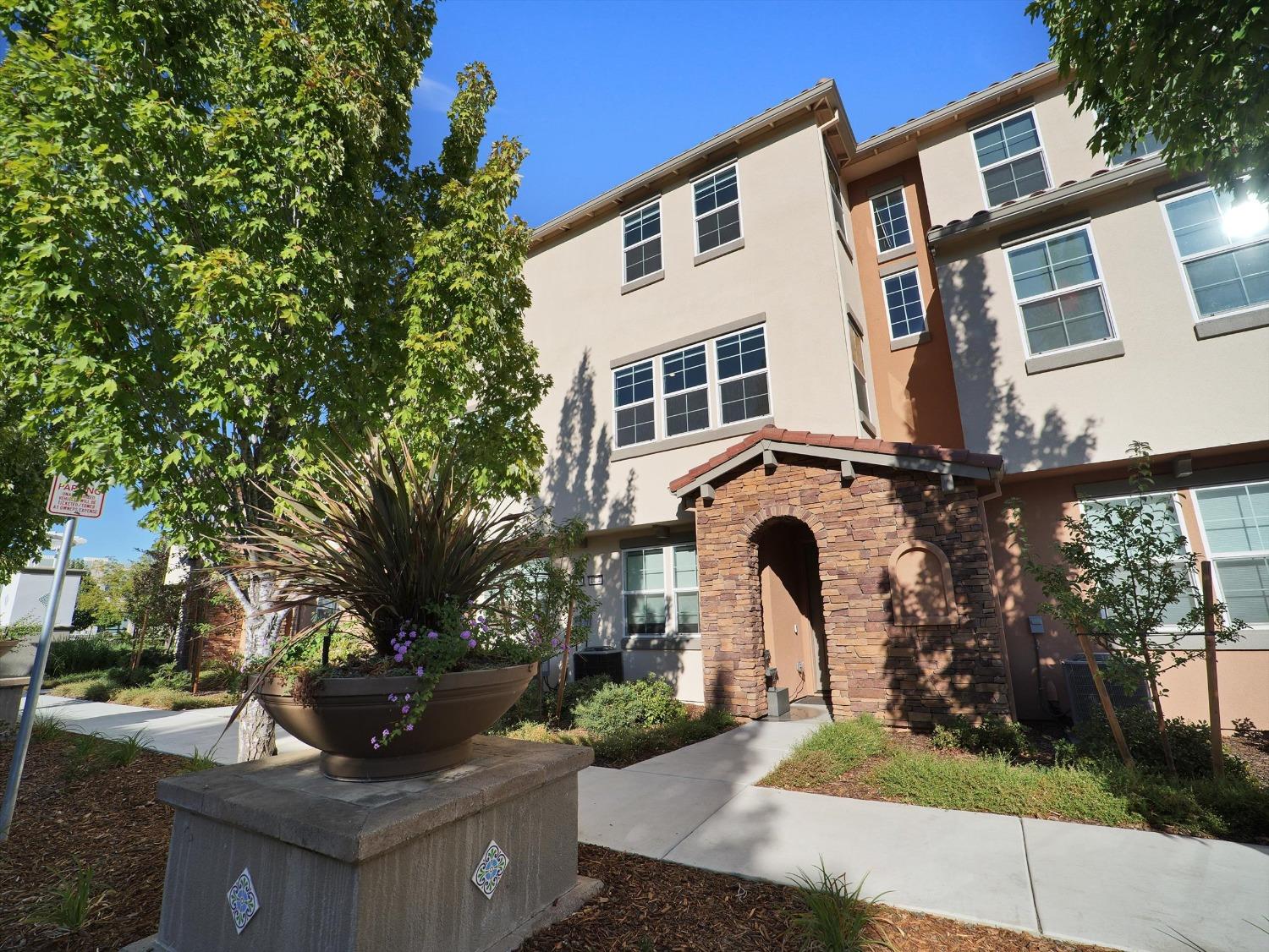Detail Gallery Image 90 of 97 For 4474 Louvre Ln, Sacramento,  CA 95834 - 4 Beds | 3/1 Baths